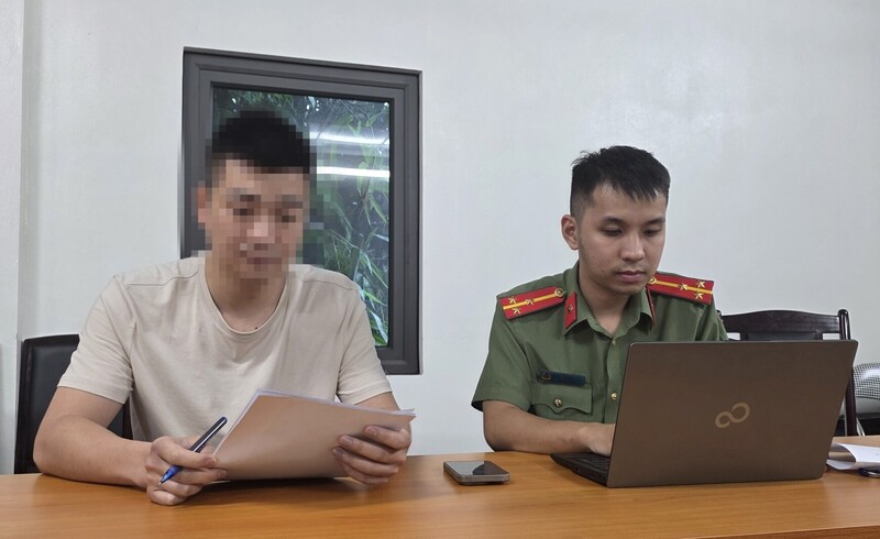 Lực lượng Công an tỉnh Thái Nguyên làm việc với V.V.C. Ảnh: Công an tỉnh Thái Nguyên