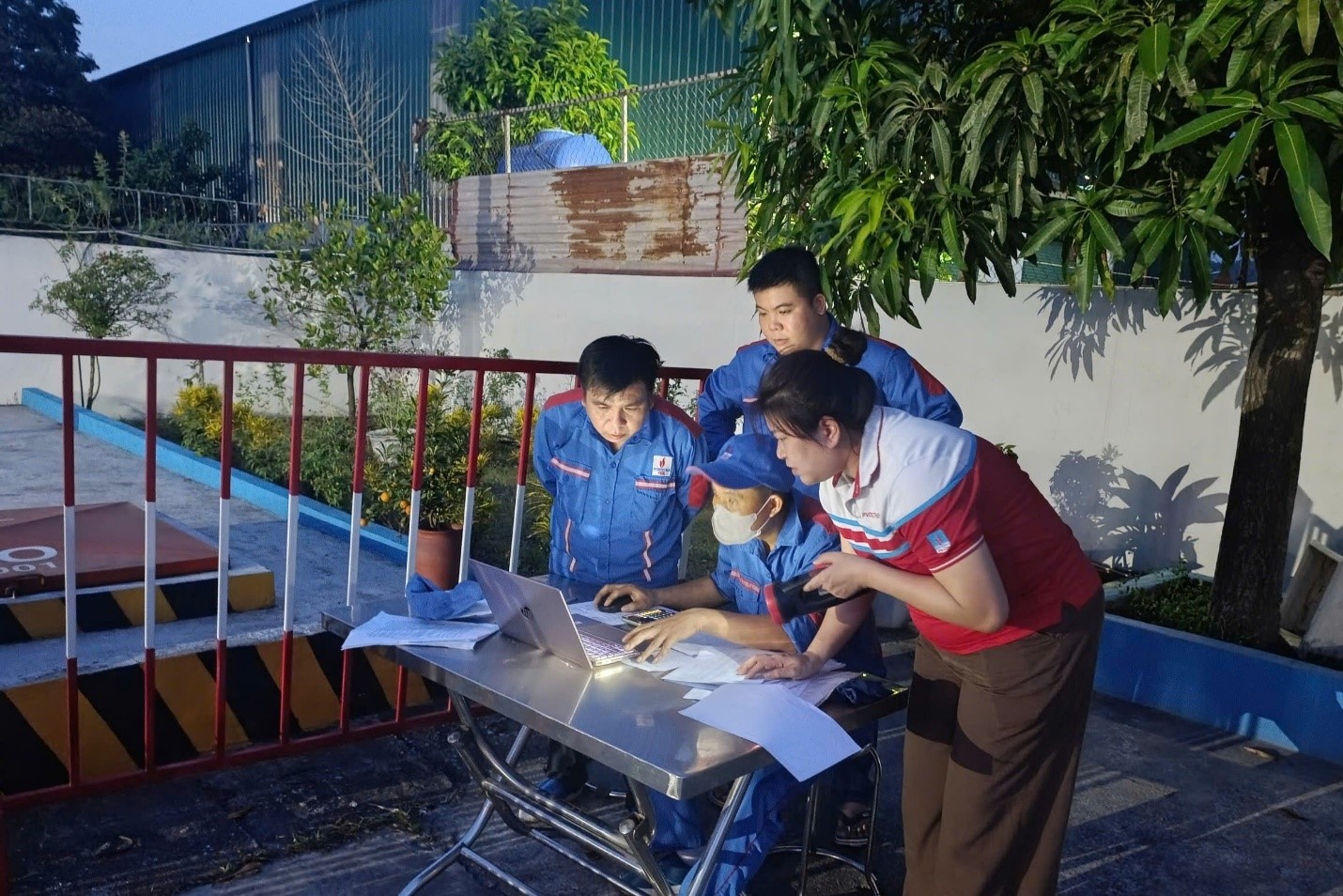 Các thành viên đội thi nỗ lực ôn luyện không kể ngày đêm Các thành viên đội thi nỗ lực ôn luyện không kể ngày đêm