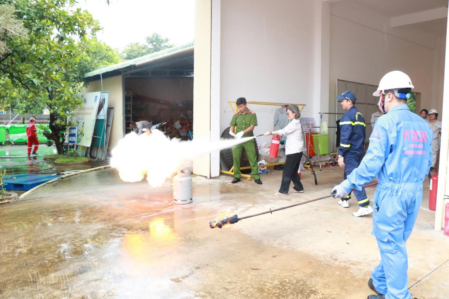 Nhà máy Đạm Cà Mau tổ chức huấn luyện PCCC và CNCH, nâng cao năng lực ứng phó sự cố