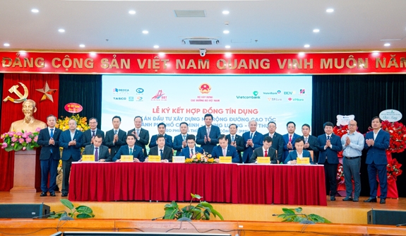 Ký hợp đồng tín dụng hơn 27.000 tỷ đồng cho dự án mở rộng cao tốc TP Hồ Chí Minh - Trung Lương - Mỹ Thuận