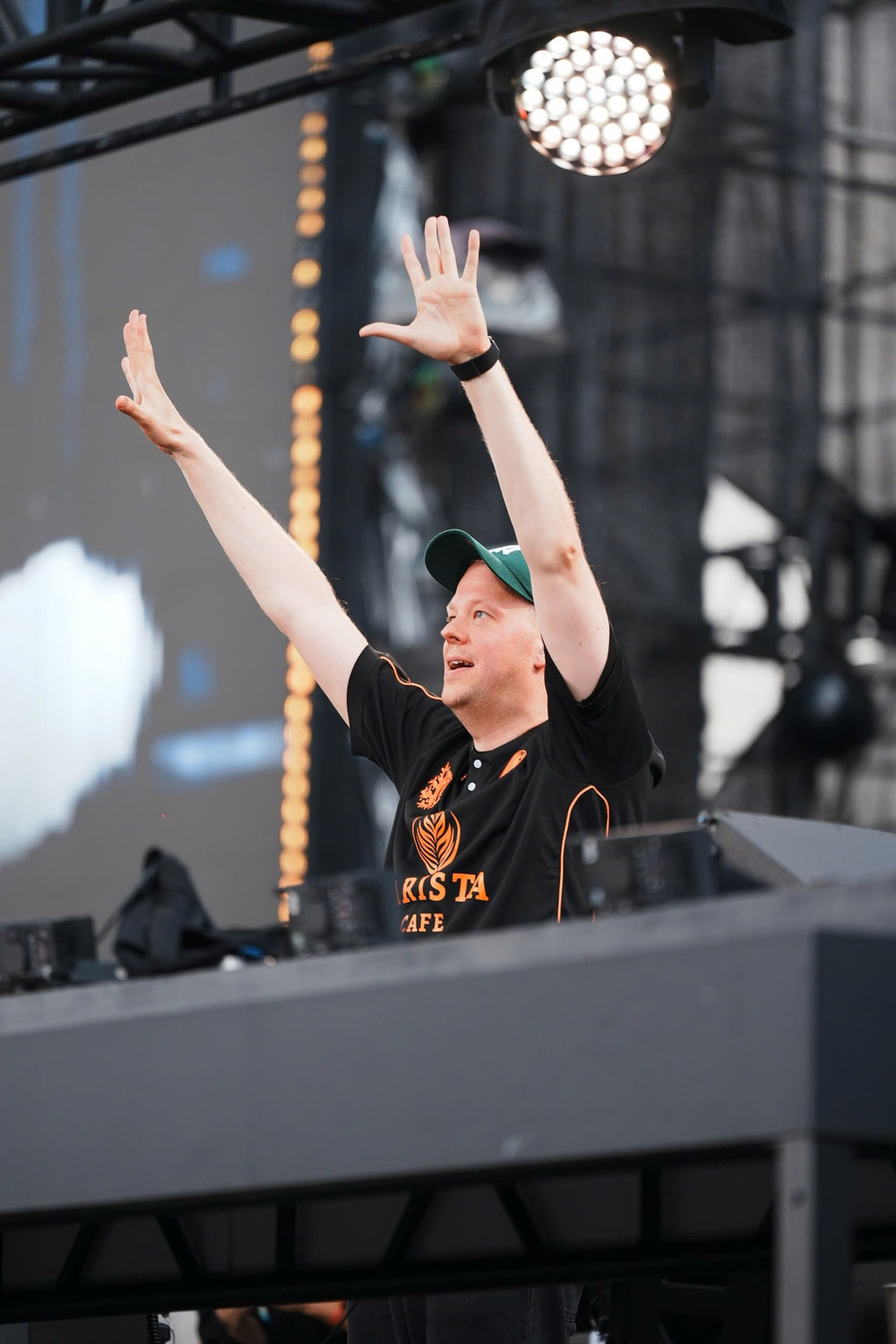 DJ người Hà Lan Armin van Buuren – Huyền thoại của dòng nhạc trance thế giới (Ảnh: Ravolution) dj-nguoi-ha-lan-armin-van-buuren-huyen-thoai-cua-dong-nhac-trance-the-gio.jpg