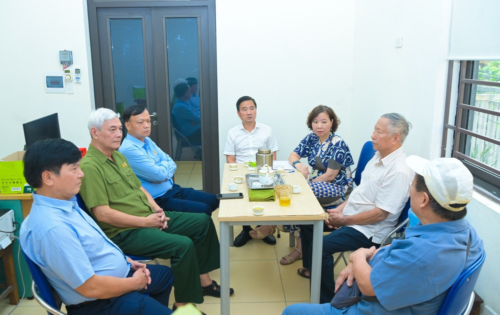Đoàn công tác Petrovietnam thăm hỏi, động viên các thương binh, nạn nhân chất độc da cam tại phường Láng (Hà Nội). Đoàn công tác Petrovietnam thăm hỏi, động viên các thương binh, nạn nhân chất độc da cam tại phường Láng (Hà Nội).