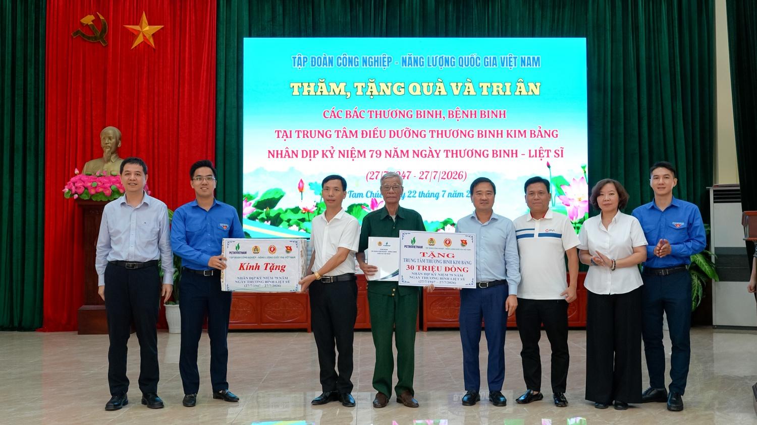 Petrovietnam tri ân các thương binh đang điều dưỡng tại Ninh Bình Petrovietnam tri ân các thương binh đang điều dưỡng tại Ninh Bình