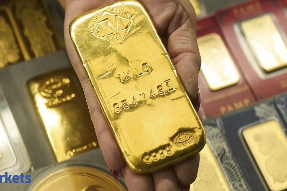 Giá vàng hạ nhiệt khi dầu tăng và thị trường chờ tín hiệu mới từ Fed. Ảnh: The Economic Times