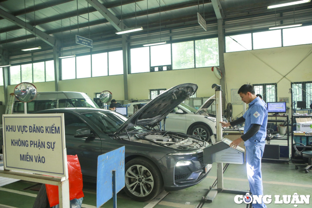 Kiến nghị xem xét thay thế phương pháp kiểm định khí thải phương tiện bằng cách đạp thốc ga trong thời gian ngắn. Ảnh minh họa. 02.jpg