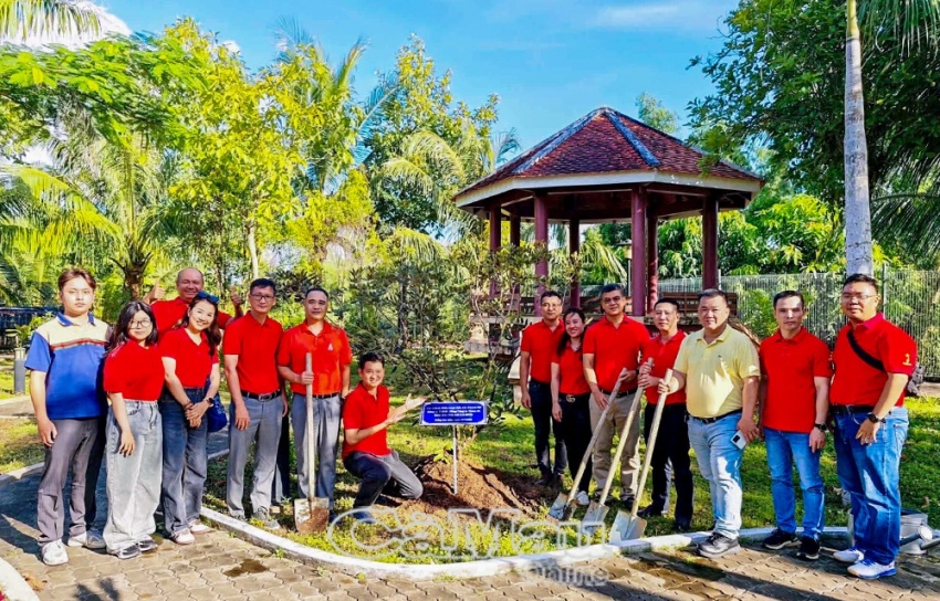PVEP Khánh Mỹ: Hành trình về nguồn tri ân và dấu ấn xanh nơi địa đầu cực Nam Tổ quốc PVEP Khánh Mỹ: Hành trình tri ân và dấu ấn xanh nơi cực Nam Tổ quốc