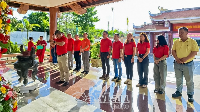 PVEP Khánh Mỹ: Hành trình về nguồn tri ân và dấu ấn xanh nơi địa đầu cực Nam Tổ quốc PVEP Khánh Mỹ: Hành trình tri ân và dấu ấn xanh nơi cực Nam Tổ quốc