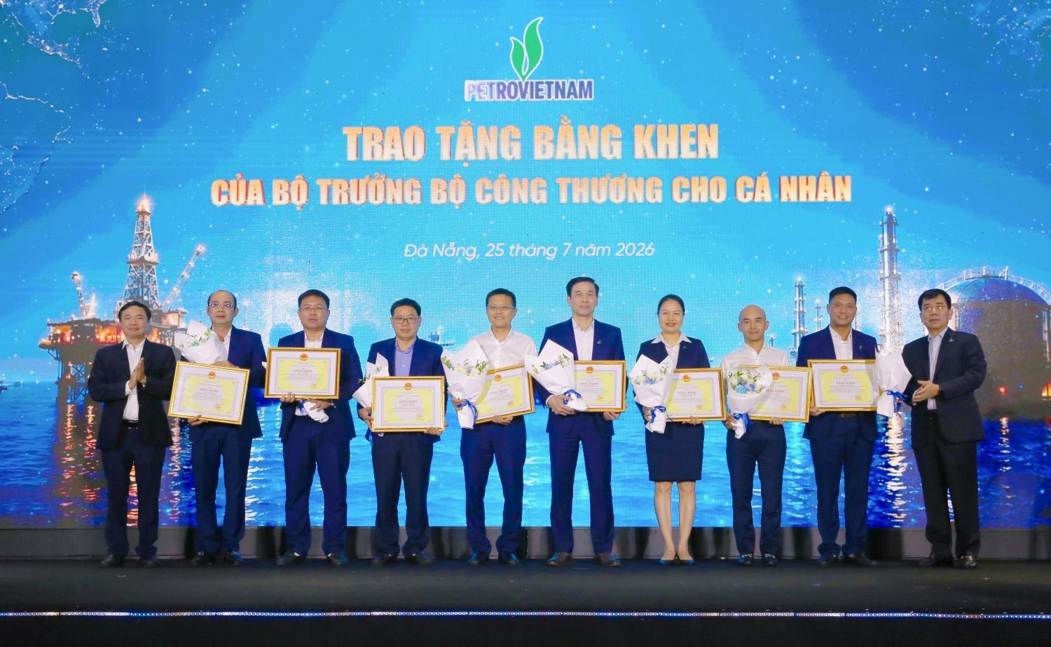 PVNDB được Bộ Công Thương khen thưởng vì thành tích bảo đảm nguồn cung xăng dầu PVNDB được Bộ Công Thương khen thưởng vì thành tích bảo đảm nguồn cung xăng dầu