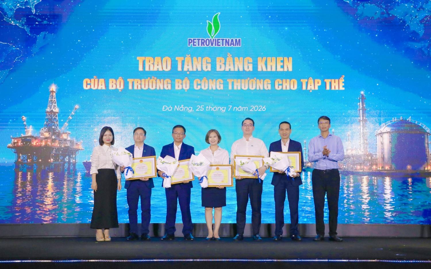 PVNDB được Bộ Công Thương khen thưởng vì thành tích bảo đảm nguồn cung xăng dầu PVNDB được Bộ Công Thương khen thưởng vì thành tích bảo đảm nguồn cung xăng dầu