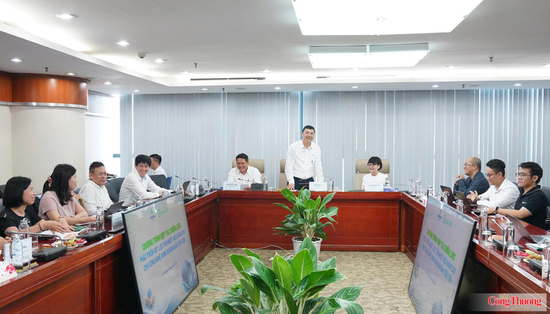 TS. Nguyễn Văn Tư - Viện trưởng VPI phát biểu tại cuộc họp