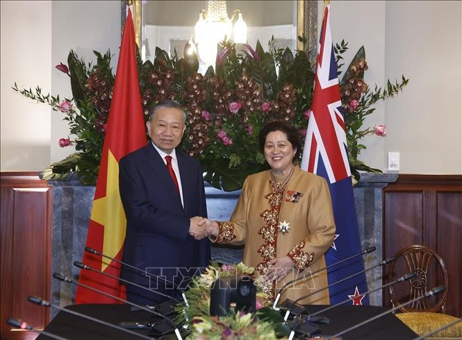 Tổng Bí thư, Chủ tịch nước Tô Lâm và Toàn quyền New Zealand Cindy Kiro chụp ảnh chung trước hội đàm. Ảnh: Thống Nhất/TTXVN 1000056898.jpg