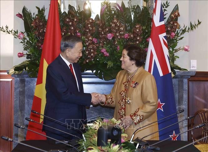 Tổng Bí thư, Chủ tịch nước Tô Lâm và Toàn quyền New Zealand Cindy Kiro trước hội đàm. Ảnh: Thống Nhất/TTXVN 1000056897.jpg