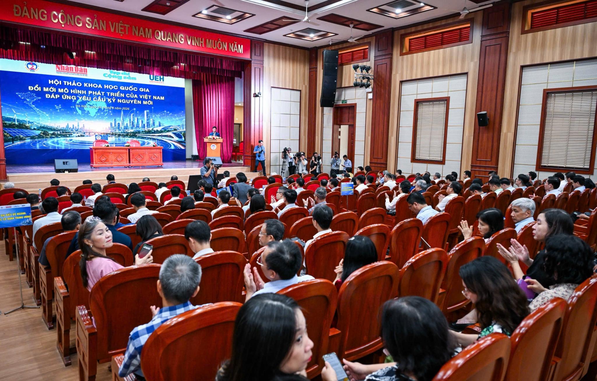 Đổi mới mô hình phát triển, tạo động lực tăng trưởng cho kỷ nguyên mới