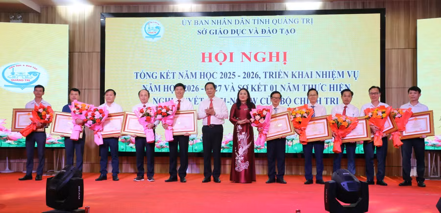 Các cá nhân được nhận Bằng khen của Thủ tướng. bang-khen-thu-tuong-3.jpg