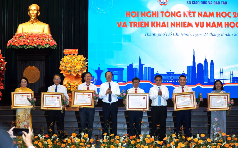 tong-ket-nam-hoc-tai-tphcm-5.jpg