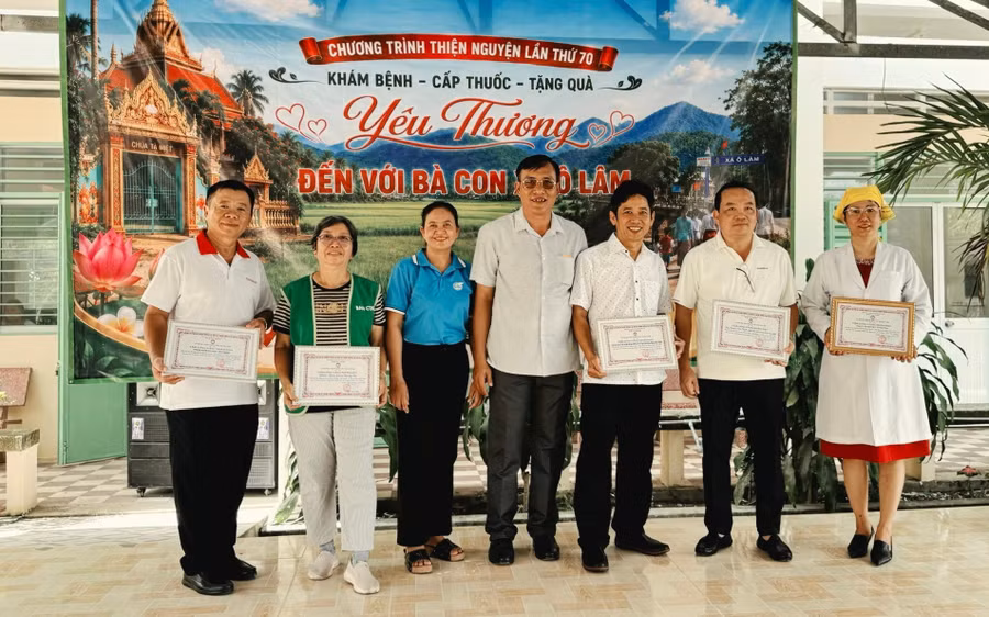 Khám bệnh, cấp phát thuốc miễn phí cho đồng bào Khmer ở An Giang