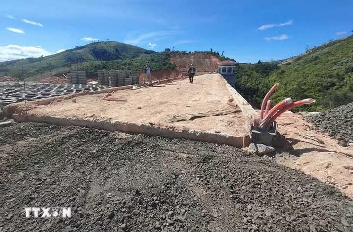 Chính phủ yêu cầu khẩn trương rà soát, đề xuất giải quyết vướng mắc cho các dự án ồn đọng, kéo dài.