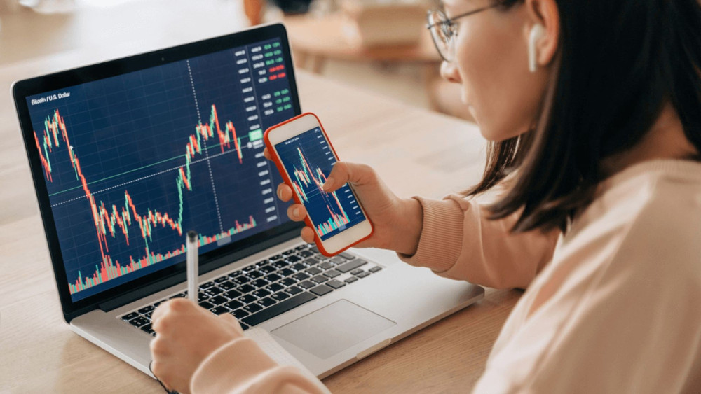 27 cổ phiếu Việt Nam sắp vào 'rổ' FTSE, kỳ vọng hút thêm tỷ USD dòng vốn ngoại. Ảnh minh họa: HDbank dautuchungkhoan2-1736910030469.jpg