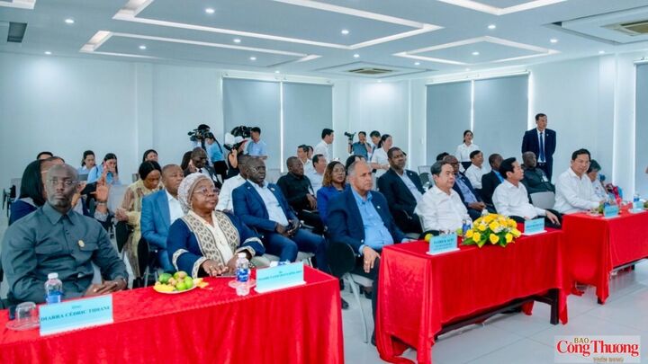 Quang cảnh làm việc tại Công ty CP Nông nghiệp công nghệ cao Trung An.