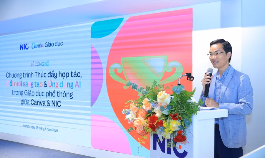 Ông Đỗ Tiến Thịnh – Phó Giám đốc NIC trao đổi tại chương trình. ai-3.jpg