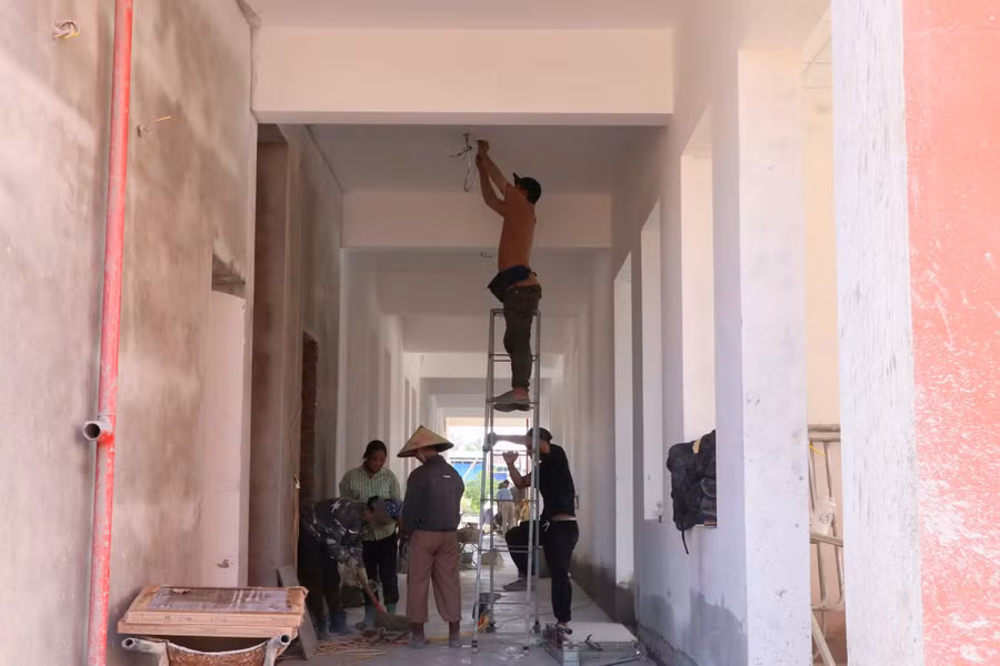 Công tác bán trú, nội trú dự kiến bắt đầu từ ngày 7/9, với khoảng 30 nhân viên được tuyển dụng để phục vụ học sinh. truong-lien-cap-na-11.jpg
