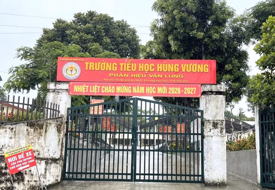 Phân hiệu Văn Lung thuộc Trường Tiểu học Hùng Vương (trước đây là Trường Tiểu học Văn Lung) thực hiện tốt các khoản thu trong nhà trường.