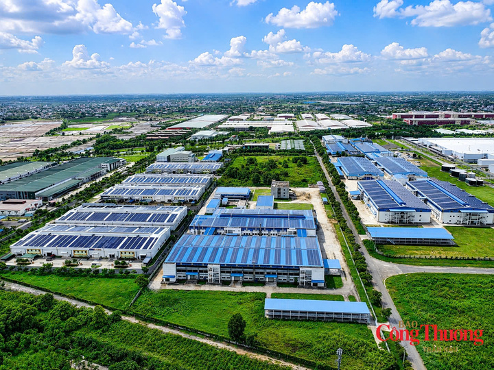 Khách hàng trong khu công nghiệp, khu công nghệ cao là nhóm đối tượng được đề xuất mở rộng tham gia mua bán điện trực tiếp qua lưới điện kết nối riêng.