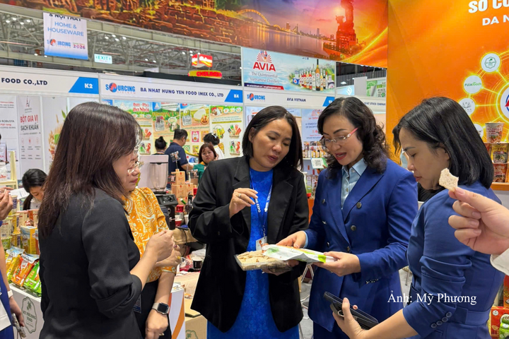 Thứ trưởng Bộ Công Thương Phan Thị Thắng tham quan gian hàng, sản phẩm Đà Nẵng tại Triển lãm Kết nối Chuỗi cung ứng hàng hoá quốc tế (Viet Nam International Sourcing Expo 2026), trong khuôn khổ chuỗi sự kiện “Kết nối chuỗi cung ứng hàng hóa quốc tế 2026” (Viet Nam International Sourcing 2026) do Bộ Công Thương và UBND TP. Hồ Chí Minh tổ chức tại TP. Hồ Chí Minh từ ngày 03/9 - 05/9