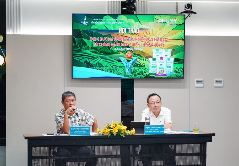 Ông Võ Ngọc Phương - Phó Tổng Giám đốc PVFCCo - Phú Mỹ ghi nhận ý kiến phản hồi của các đại biểu tham dự Hội thảo. ong-vo-ngoc-phuong-pho-tong-giam-doc-pvfcco-phu-my-ghi-nhan-y-kien-phan-hoi-cua-cac-dai-bieu-tham-du-hoi-tha.jpg