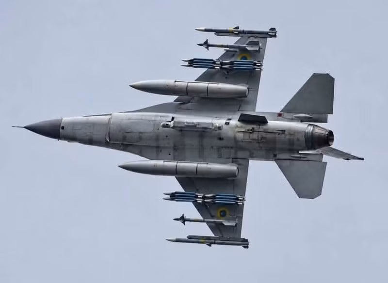 Vì sao bom GBU-39 trên máy bay F-16 không giúp ích gì cho Không quân Ukraine?