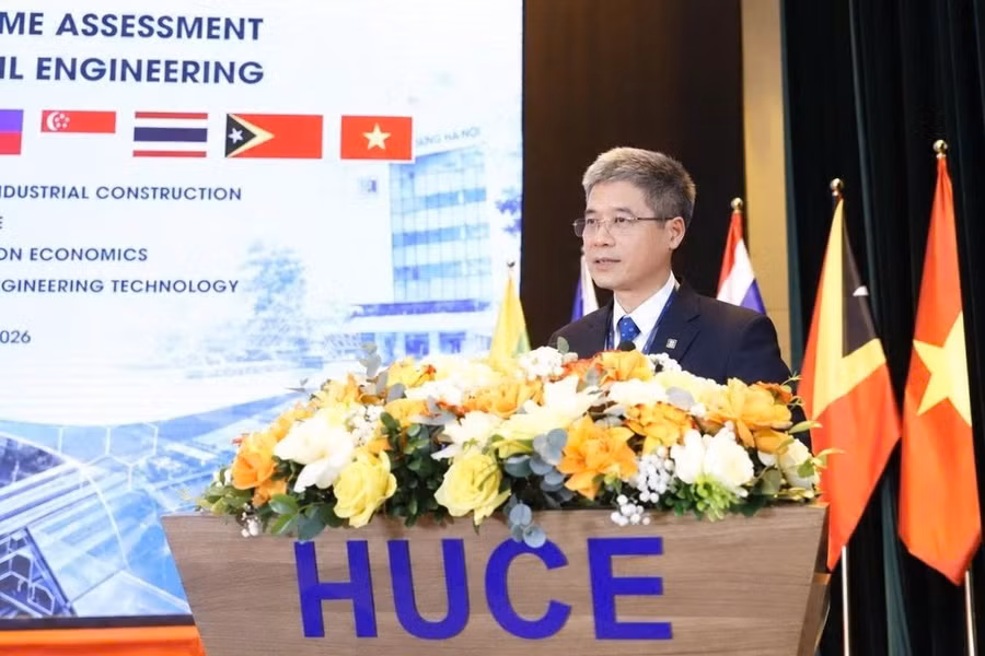 PGS.TS Hoàng Tùng - Hiệu trưởng Trường Đại học Xây dựng Hà Nội phát biểu tại chương trình. baodamchatluong.jpg