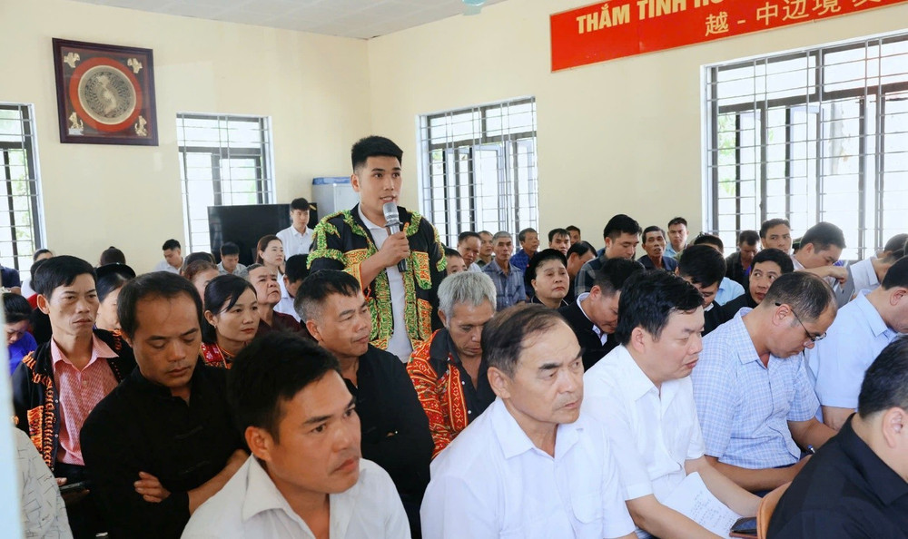 Cử tri nêu ý kiến kiến nghị tại hội nghị. Ảnh: langson.gov.vn lang-son-2.jpg