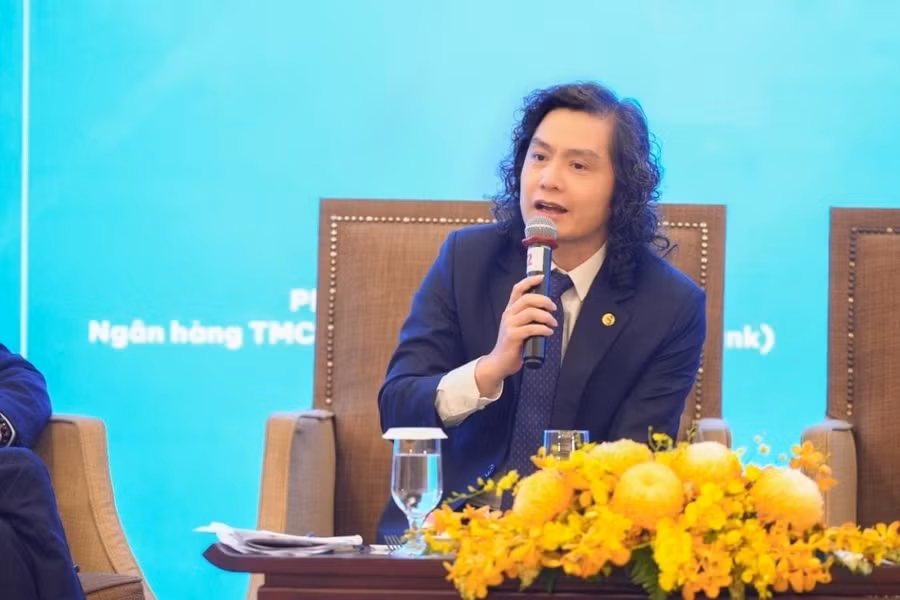 Ông Lưu Danh Đức - Phó Tổng Giám đốc SACOMBANK tham gia thảo luận tại tọa đàm trong khuôn khổ giải thưởng