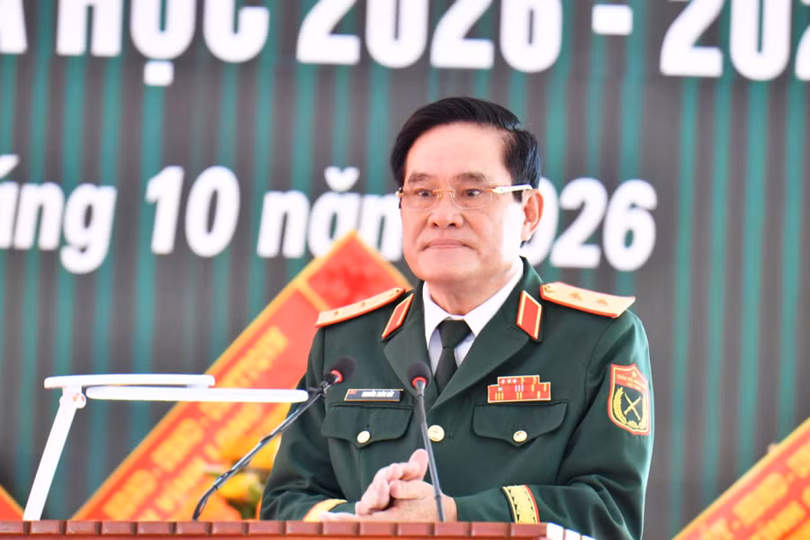Trung tướng Nguyễn Xuân Dắt, Tư lệnh Quân khu 9, phát biểu chỉ đạo tại buổi lễ. 0-phan-hieu-2.jpg