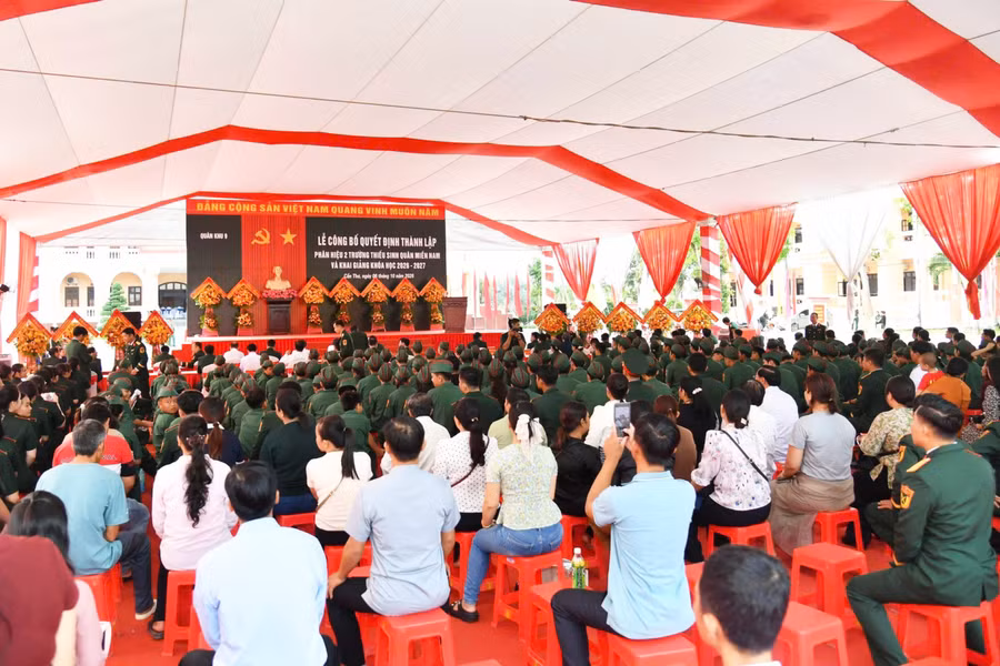 Quang cảnh buổi lễ. 0-phan-hieu-2-2.jpg