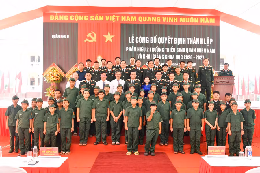 Khai giảng khóa học đầu tiên tại Phân hiệu 2 Trường Thiếu sinh quân miền Nam.