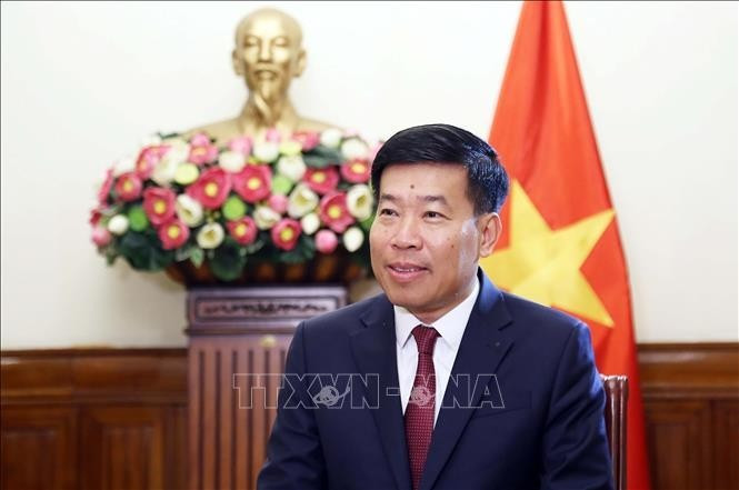 Thứ trưởng Bộ Ngoại giao Nguyễn Mạnh Cường trả lời báo chí. Ảnh: An Đăng/TTXVN