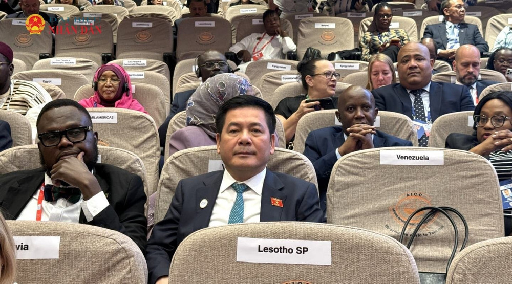 Phó Chủ tịch Quốc hội Nguyễn Hồng Diên dự khai mạc Đại hội đồng IPU - 153 tại Tanzania. Ảnh: TTXVN