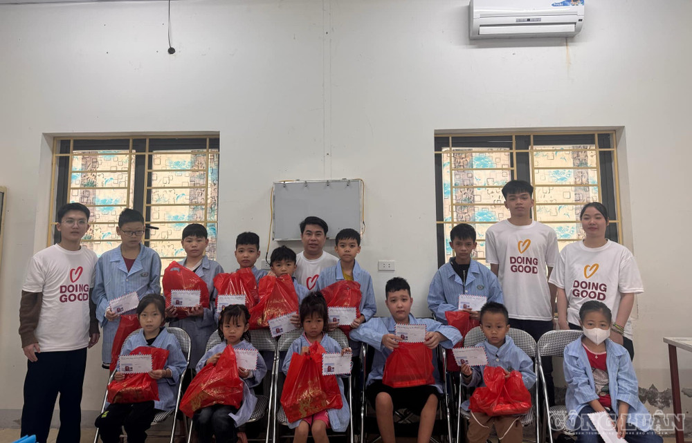 Anh Nguyễn Khắc Cường cùng với các nhà hảo tâm triển khai nhiều hoạt động ý nghĩa hướng về các hoàn cảnh khó khăn trên địa bàn tỉnh Nghệ An. Ảnh: Kim Long clo_br_2.jpg