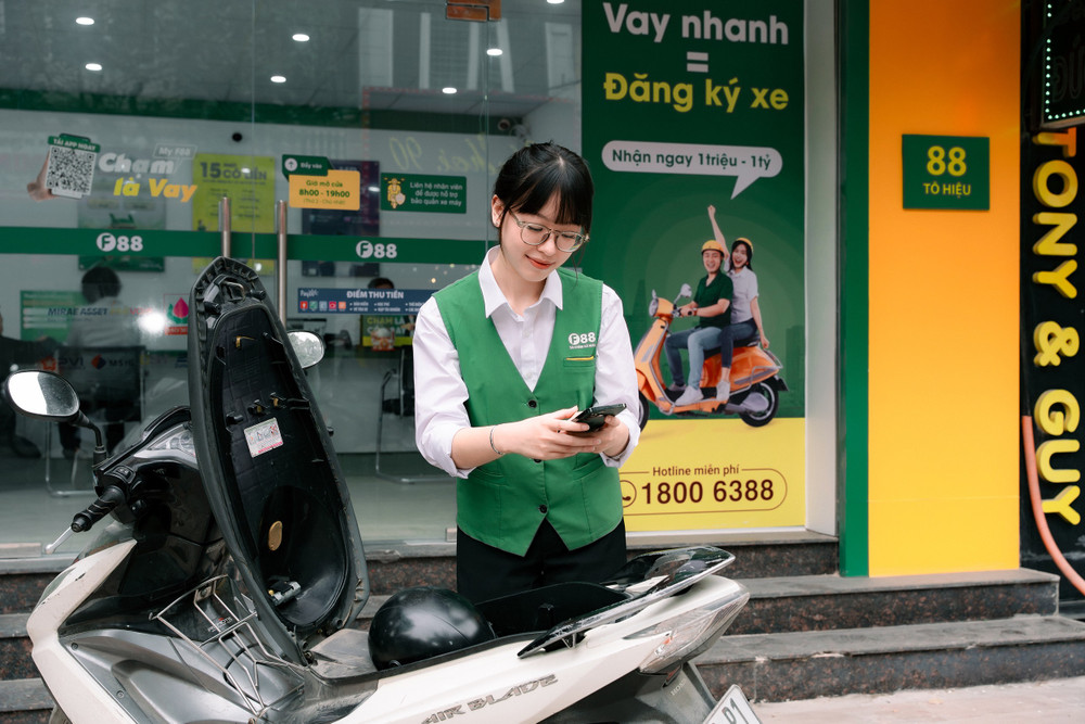 f88-nhan-vien.jpg