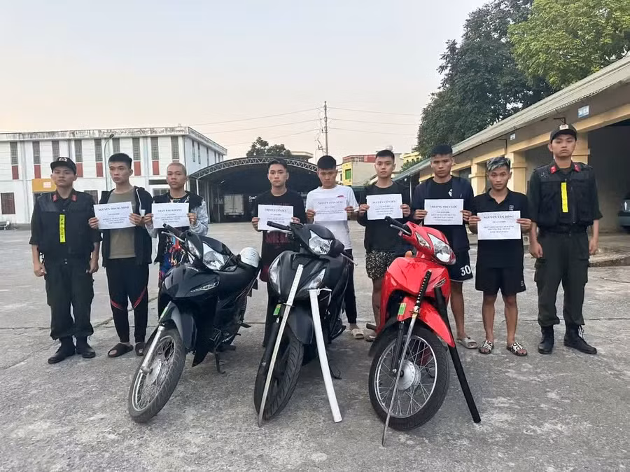 Nhóm thanh thiếu niên tụ tập gây rối trật tự bị cơ quan công an xử lý.