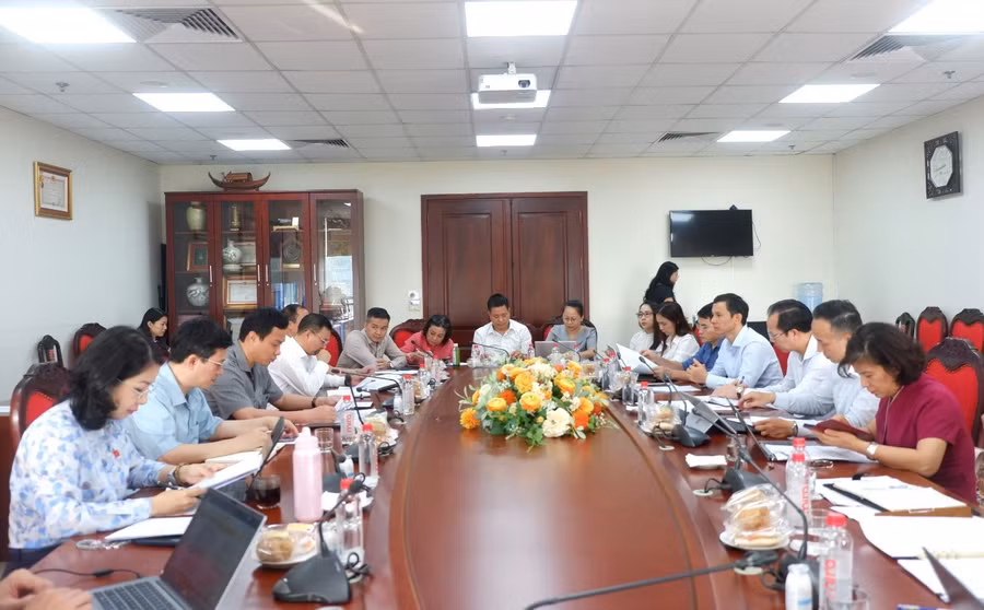 Quang cảnh buổi làm việc.