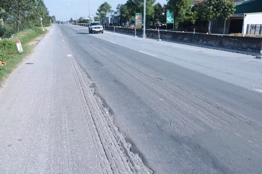 Việc cơ quan chức năng buộc chủ đầu tư tạm dừng thu phí giải tỏa được sự bức xúc của người tham gia giao thông. 2aobor6lxk91cul4nkyzijz1e75gi2hkaja5zlby.jpg