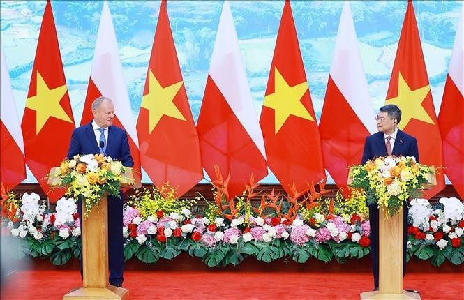 Thủ tướng Lê Minh Hưng và Thủ tướng Cộng hòa Ba Lan Donald Tusk tuyên bố nâng cấp quan hệ Việt Nam – Ba Lan lên Đối tác Chiến lược. Ảnh: TTXVN Thủ tướng Lê Minh Hưng và Thủ tướng Cộng hòa Ba Lan Donald Tusk tuyên bố nâng cấp quan hệ Việt Nam – Ba Lan lên Đối tác Chiến lược. Ảnh: TTXVN