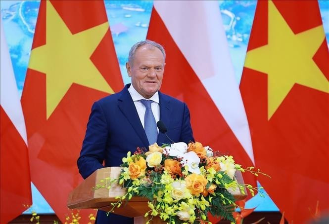 Thủ tướng Cộng hòa Ba Lan Donald Tusk phát biểu tại buổi gặp gỡ báo chí hai nước. Ảnh: TTXVN Thủ tướng Cộng hòa Ba Lan Donald Tusk phát biểu tại buổi gặp gỡ báo chí hai nước. Ảnh: TTXVN