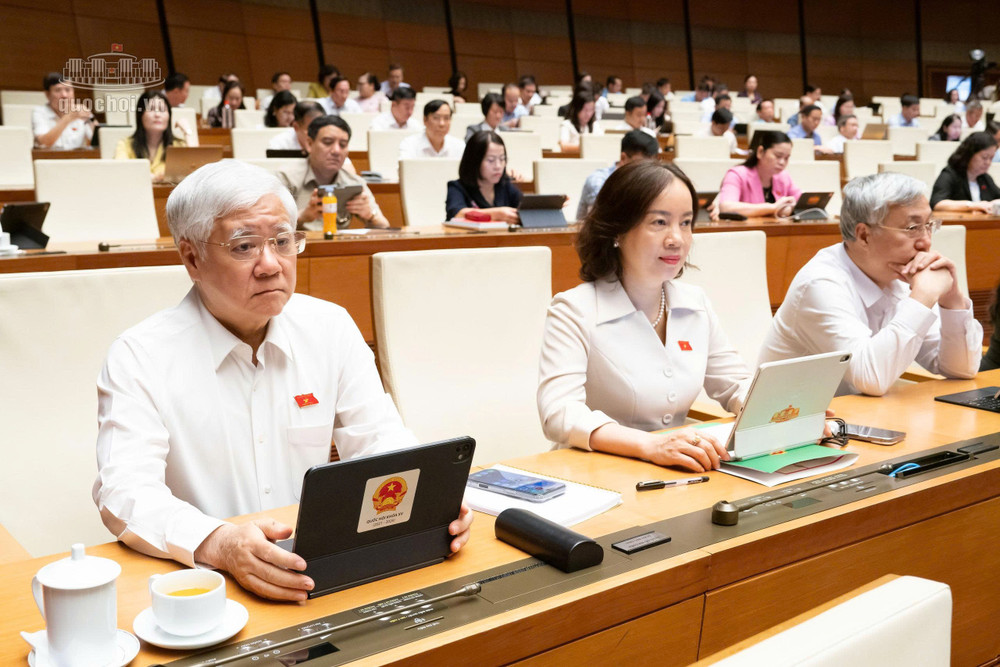 Các đại biểu Quốc hội dự phiên họp. Ảnh: QH. 82.jpg