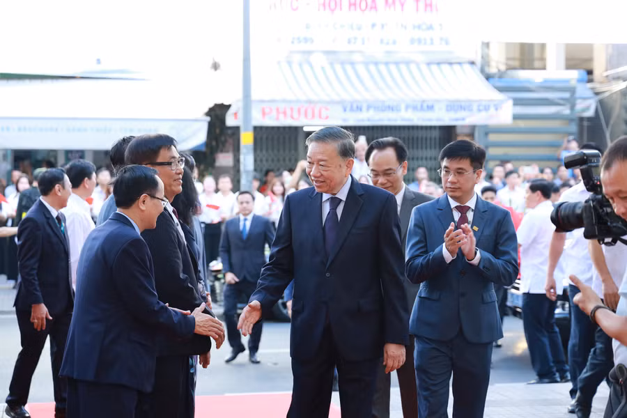 Tổng Bí thư, Chủ tịch nước Tô Lâm dự lễ kỷ niệm 50 năm thành lập Đại học Kinh tế và đón nhận Huân chương Lao động hạng Nhất. vnp-1538.jpg